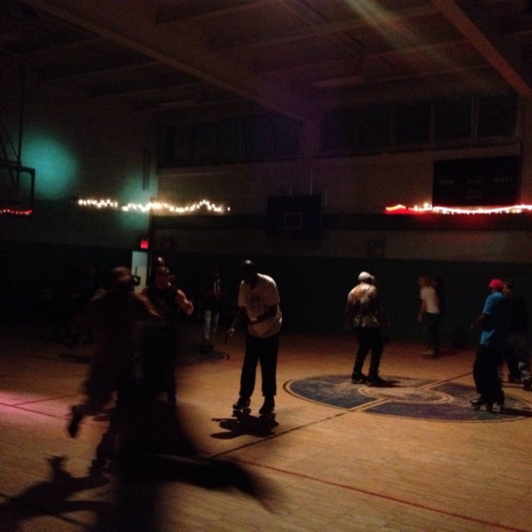 รูปภาพถ่ายที่ Crazy Legs Skate Club โดย Rachel G. เมื่อ 11/13/2014