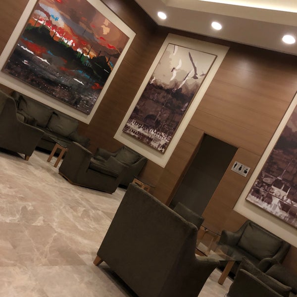 Foto diambil di Gorrion Hotel oleh Murat Ö. pada 10/4/2019