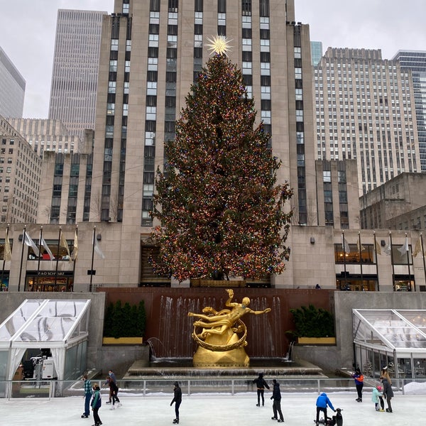 Foto scattata a The Rink at Rockefeller Center da Gail A. il 12/21/2020