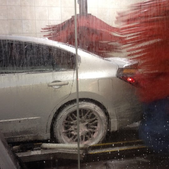 Foto scattata a Jax Car Wash da Eddie R. il 2/19/2012