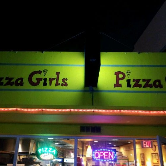 Снимок сделан в Pizza Girls WPB пользователем Robert R. 2/10/2012