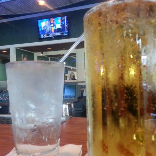 Photo taken at Chili&#39;s Grill &amp; Bar by Derek F. on 9/8/2013