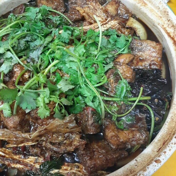 10/2/2015にWee MengがQi Wei Chicken Claypot 奇味鸡煲で撮った写真