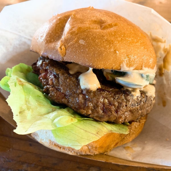 Foto tirada no(a) Konjoe Burger por Dave em 11/12/2018