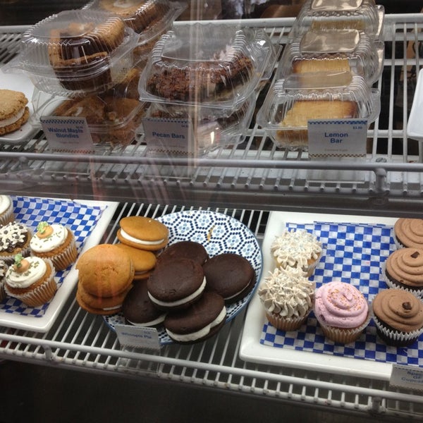 1/5/2013 tarihinde Jenna G.ziyaretçi tarafından Rising Hearts Bakery'de çekilen fotoğraf