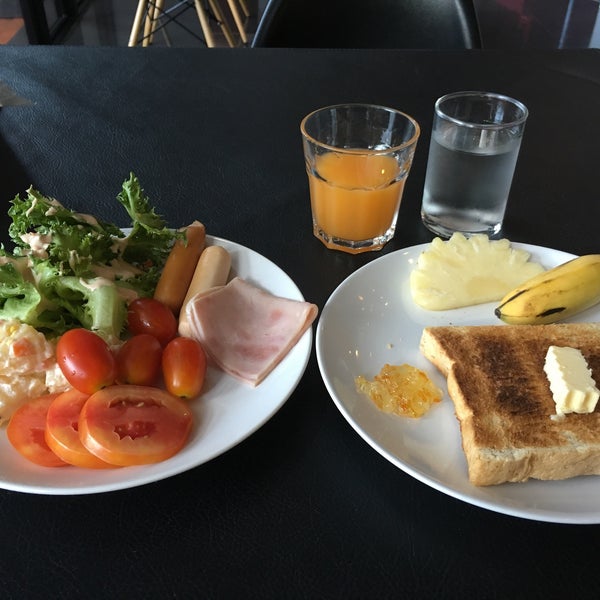 Кросс кейс паб малая дмитровка. Момос кафе в берлине. Cross bar (40х40х3446 мм) - l=5,20м. Ресторан великобритании логово. Cross bar.