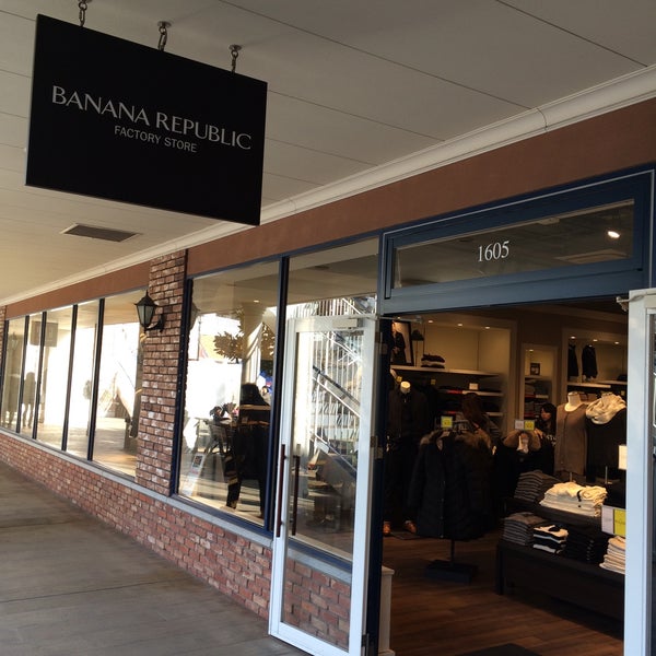 Photos At Banana Republic Clothing Store In Osaka Photos At Banana Republic Clothing Store In Osaka