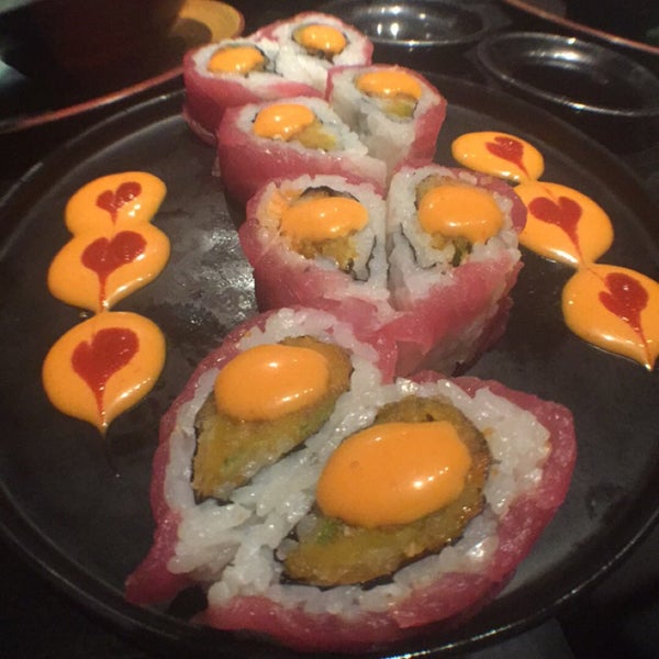 รูปภาพถ่ายที่ Seadog Sushi Bar โดย rupert p. เมื่อ 4/10/2016