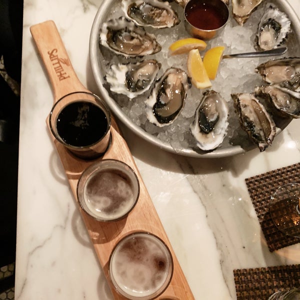 Photo taken at Boulevard Kitchen &amp; Oyster Bar by rupert p. on 12/14/2018