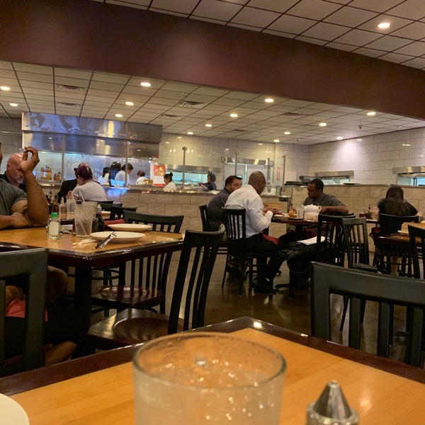 Foto diambil di Jeng Chi Restaurant oleh Phil P. pada 8/5/2019