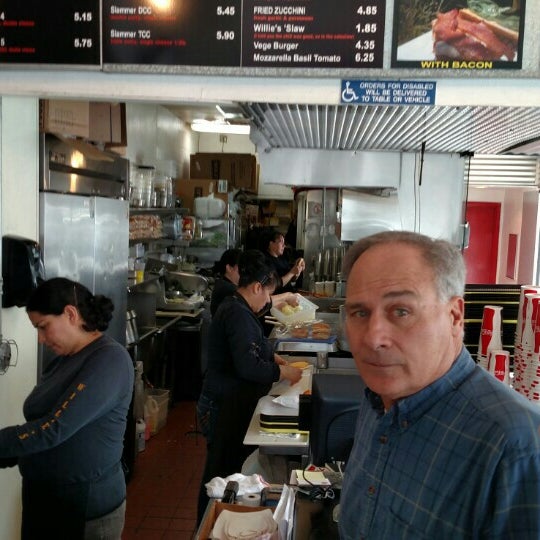 2/19/2016에 Austin R.님이 Willie&#39;s Burgers에서 찍은 사진