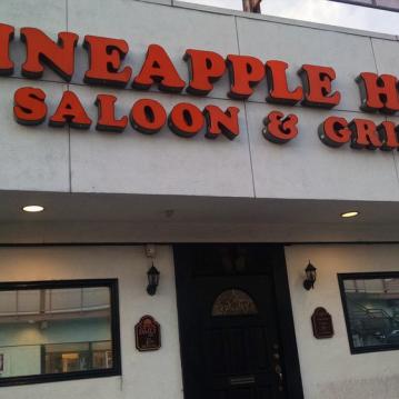Foto diambil di Pineapple Hill Saloon &amp; Grill oleh Pineapple Hill Saloon &amp; Grill pada 10/7/2015