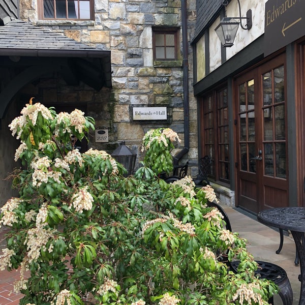Photo taken at Old Edwards Inn and Spa by Anna A. on 4/4/2019