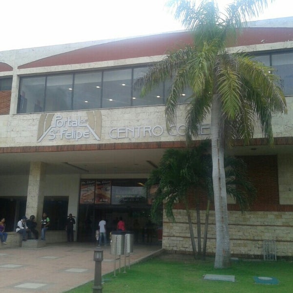 Foto tirada no(a) Centro Comercial Portal de San Felipe por Cami S. em 10/12/2015