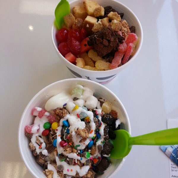 sweetFrog Premium Frozen Yogurt 2 tips