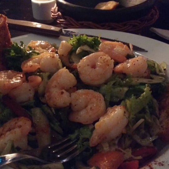Chicken-pesto salad with shrimps... Delicious!