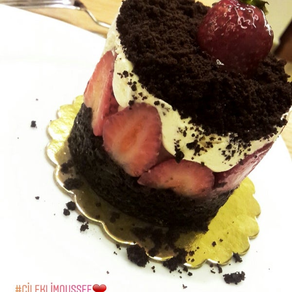 Снимок сделан в Meydani Cafe &amp; Pastane пользователем Burcu T. 10/15/2018