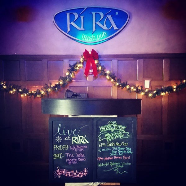 Foto tirada no(a) Ri Ra Irish Pub por Ri R. em 12/24/2014