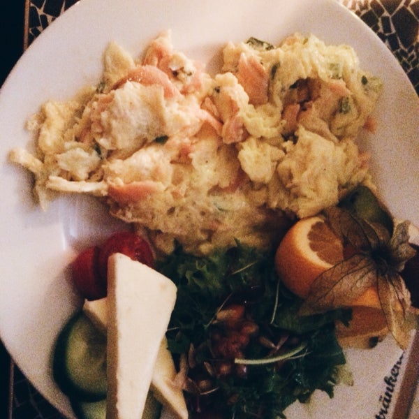 Scrambled eggs with salmon (~8€) • nice, but I'll order the salmon as a side next time, so it's not baked.