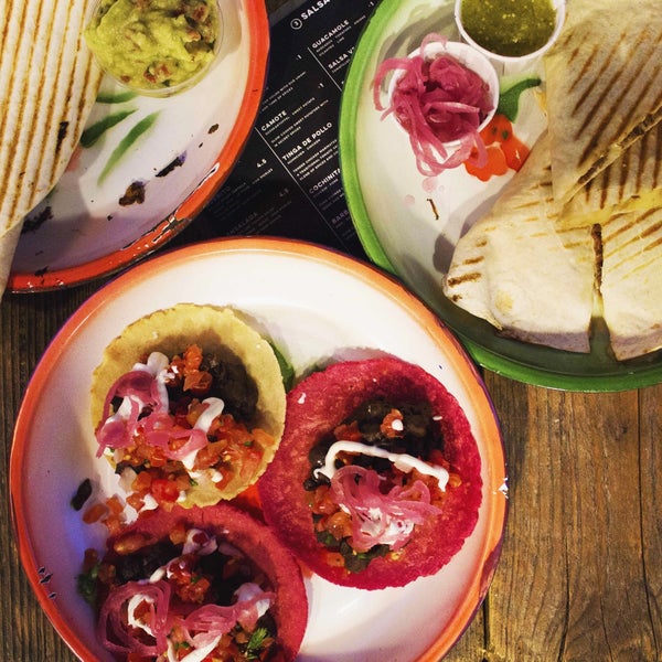 8/16/2015 tarihinde Josh T.ziyaretçi tarafından NETA Mexican Street Food'de çekilen fotoğraf