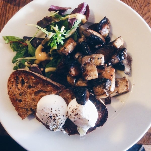 Go for the truffle mushrooms with poached eggs on toast! Just wonderful! (7£)