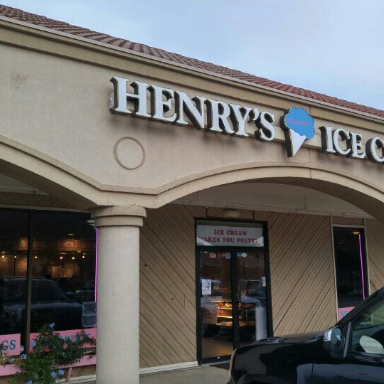Photo taken at Henry&#39;s Homemade Ice Cream by Gerry C. on 6/12/2016
