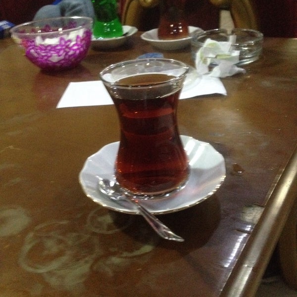 Das Foto wurde bei Ayışığı Cafe Nargile ve Restaurant von Yrss D. am 11/1/2015 aufgenommen
