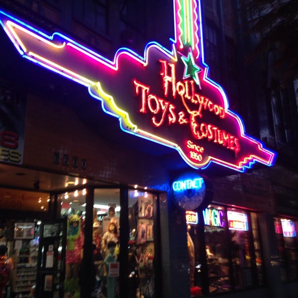 10/6/2014 tarihinde Michael Anthonyziyaretçi tarafından Hollywood Toys &amp; Costumes'de çekilen fotoğraf