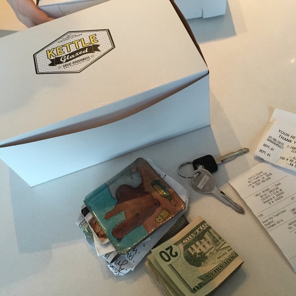 1/6/2015にMichael AnthonyがKettle Glazed Doughnutsで撮った写真