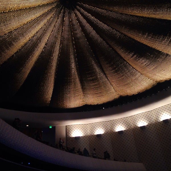 Foto tirada no(a) Beckman Auditorium por Michael Anthony em 3/26/2014