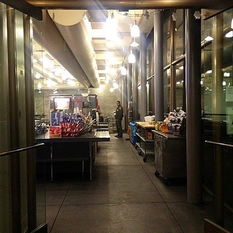 12/14/2012 tarihinde Michael Anthonyziyaretçi tarafından Cafe at the End of the Universe'de çekilen fotoğraf