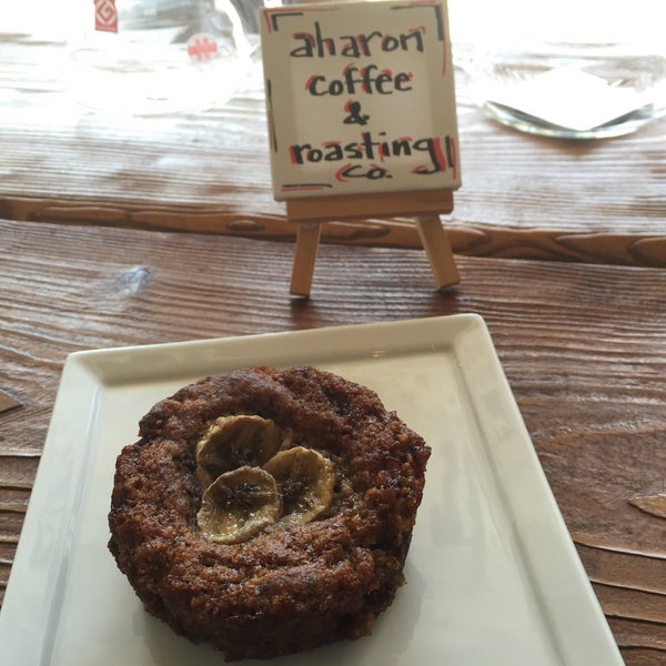Foto diambil di Aharon Coffee &amp; Roasting Co. oleh Michael Anthony pada 3/29/2015