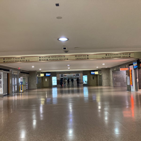 Foto tirada no(a) Newark Penn Station por Naish M. em 5/28/2023