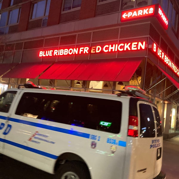 Foto tirada no(a) Blue Ribbon Fried Chicken por Naish M. em 1/28/2023
