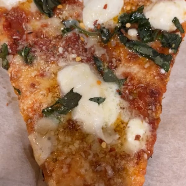 6/28/2022 tarihinde Naish M.ziyaretçi tarafından New York Pizza Suprema'de çekilen fotoğraf