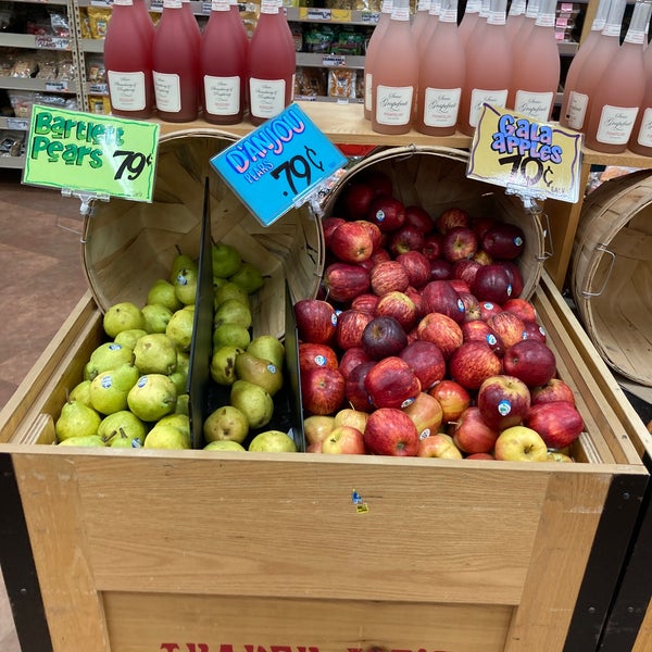 Trader Joe's Grocery Store in Southeast Nashua