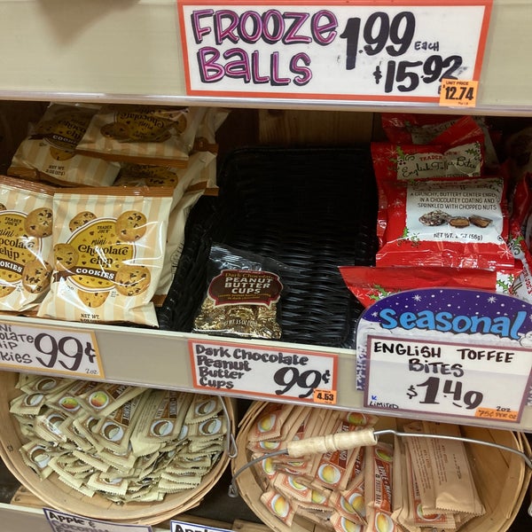 Trader Joe's Grocery Store in Southeast Nashua