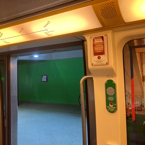 CDGVAL Terminal 3 Roissypôle Station de navettes d'aéroport à