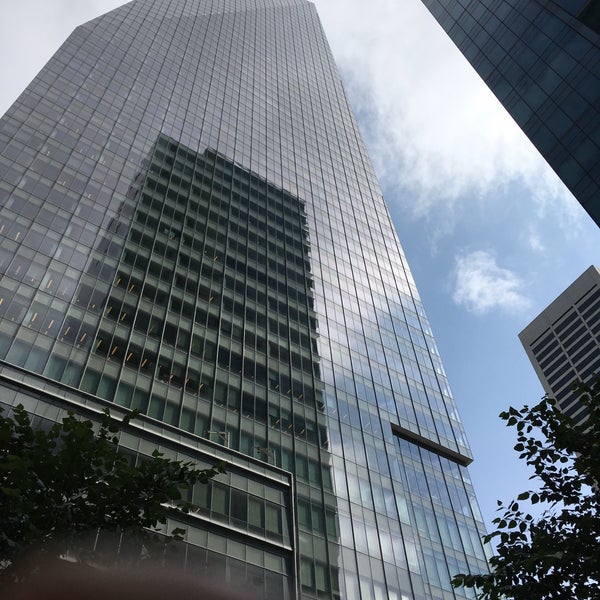 รูปภาพถ่ายที่ Bank of America Tower โดย Naish M. เมื่อ 9/2/2018
