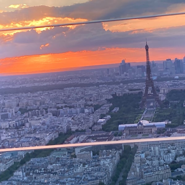 Das Foto wurde bei Aussichtsplattform des Tour Montparnasse von Naish M. am 5/29/2022 aufgenommen