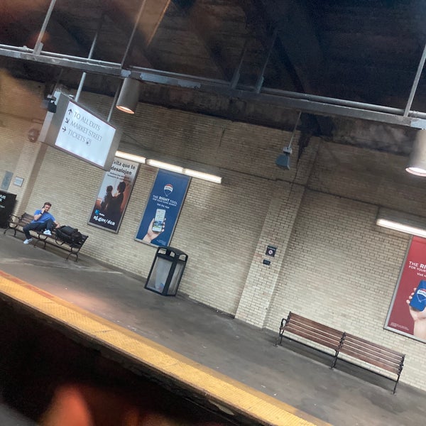 Foto tirada no(a) Newark Penn Station por Naish M. em 7/20/2022