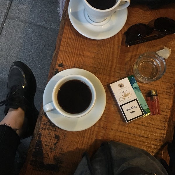 รูปภาพถ่ายที่ Deal Coffee Ekspress โดย Gülden Ç. เมื่อ 12/3/2017