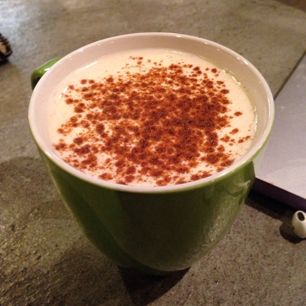 รูปภาพถ่ายที่ Crescent Moon Coffee โดย Alyssa C. เมื่อ 11/16/2014