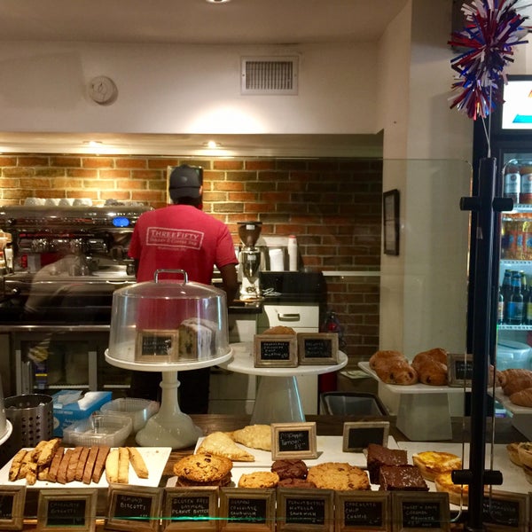 7/23/2017 tarihinde HW L.ziyaretçi tarafından Three Fifty Bakery and Coffee Bar'de çekilen fotoğraf
