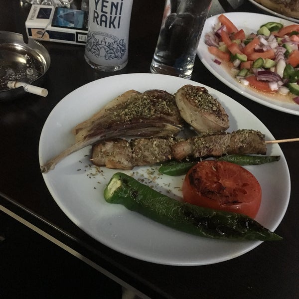 Das Foto wurde bei Özcan Restaurantlar von Ertuğ S. am 1/21/2018 aufgenommen