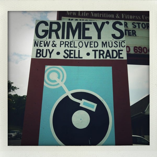 Foto scattata a Grimey&#39;s New &amp; Preloved Music da Jo il 6/17/2013