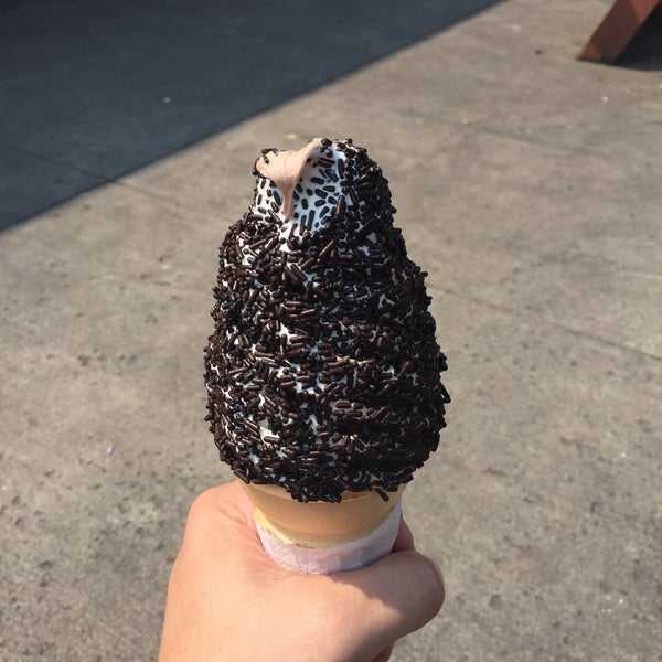 Das Foto wurde bei Sweet Melissa&#39;s Ice Cream Shop von Lin H. am 7/5/2015 aufgenommen
