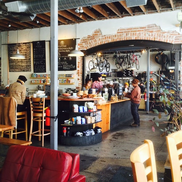 Foto tirada no(a) Denver Bicycle Cafe por Kyle E. em 11/13/2014
