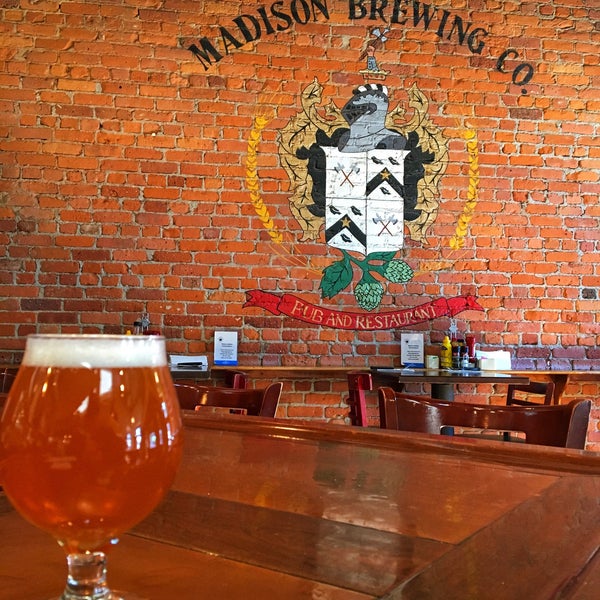 รูปภาพถ่ายที่ Madison Brewing Company Pub &amp; Restaurant โดย Maura D. เมื่อ 1/1/2018