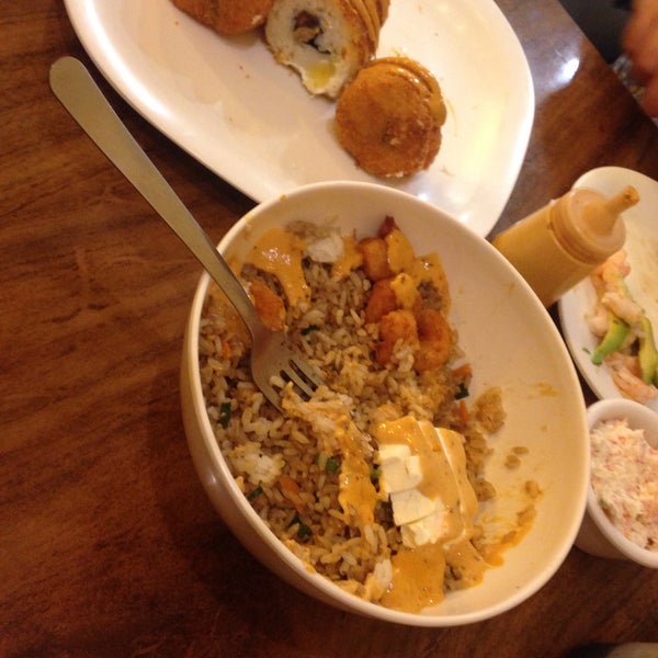 9/2/2015 tarihinde Suseth G.ziyaretçi tarafından The Sushi &amp; Salads, Co.'de çekilen fotoğraf